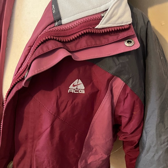 NIKE ACG Maroon Thermal Layer Jacket size youth medium - Picture 3 of 12